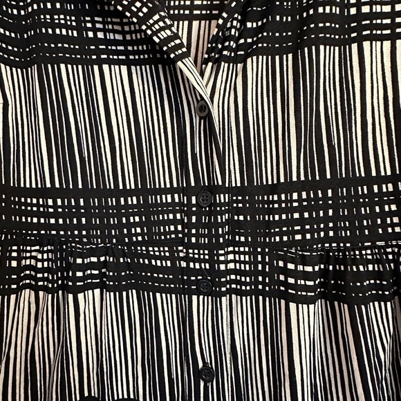 Women’s Striped Blouse - Size M - MINT CONDITION - Picture 5 of 5